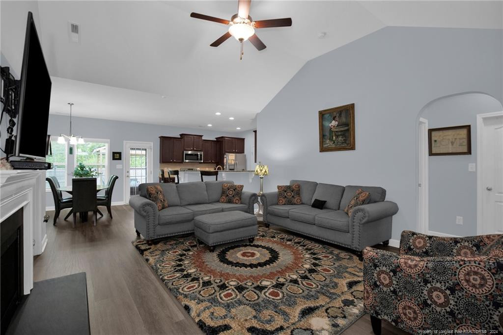 5733 Pondhaven Drive Property Photo 4