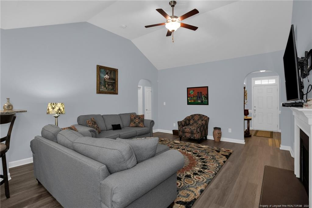 5733 Pondhaven Drive Property Photo 6