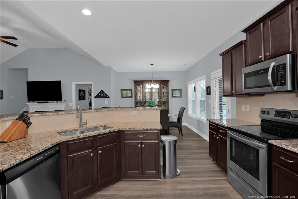 5733 Pondhaven Drive Property Photo 12