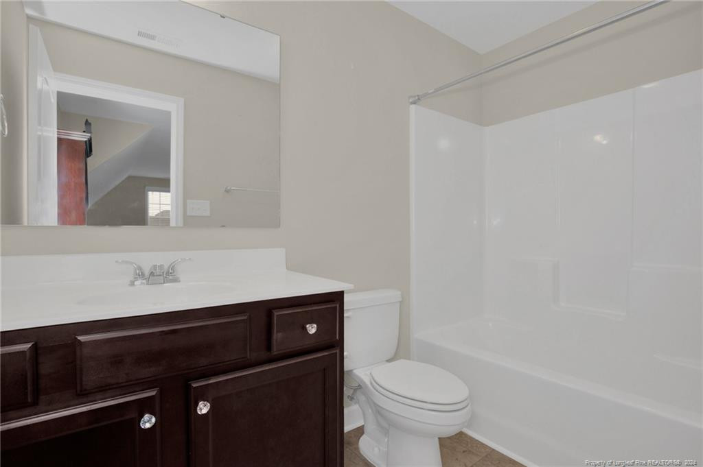 5733 Pondhaven Drive Property Photo 14