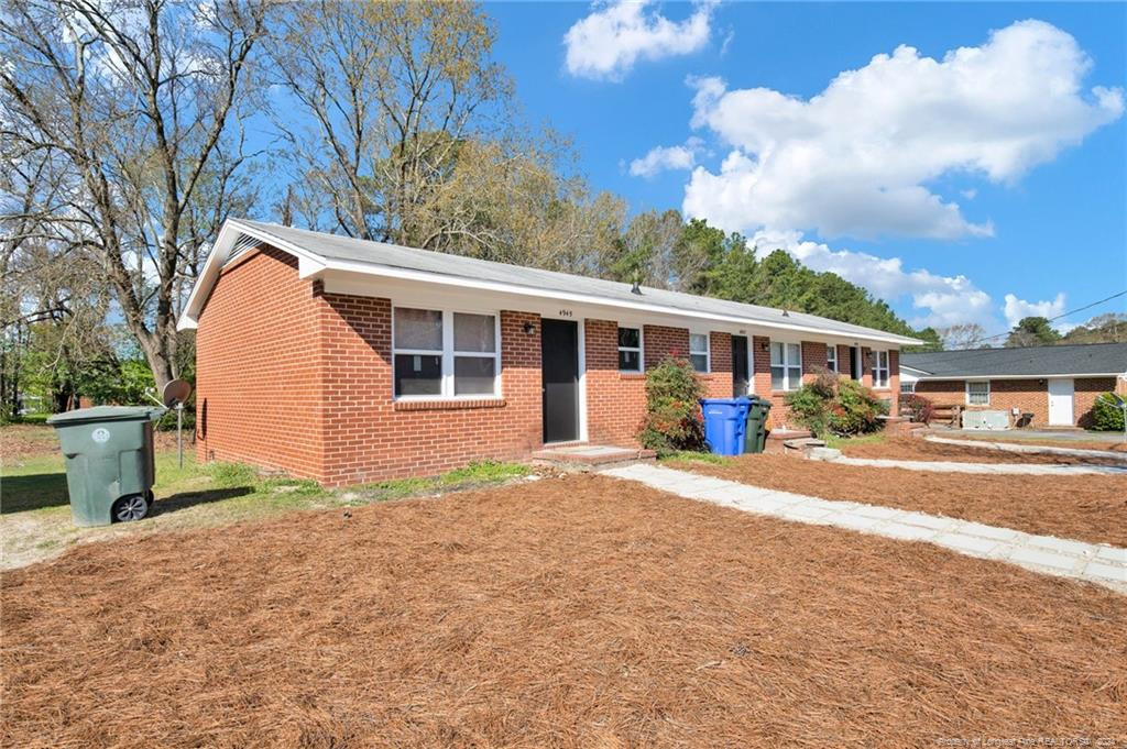 4945 Fieldcrest Drive Property Photo 1