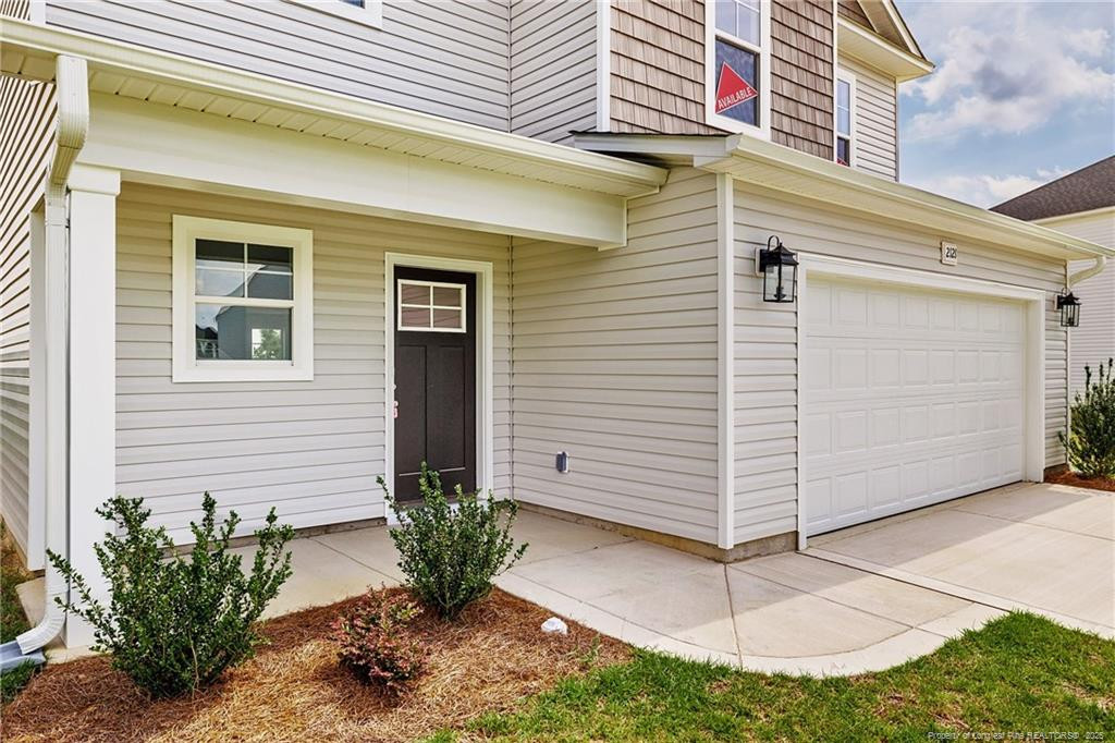 2121 Purebred Circle Property Photo 4