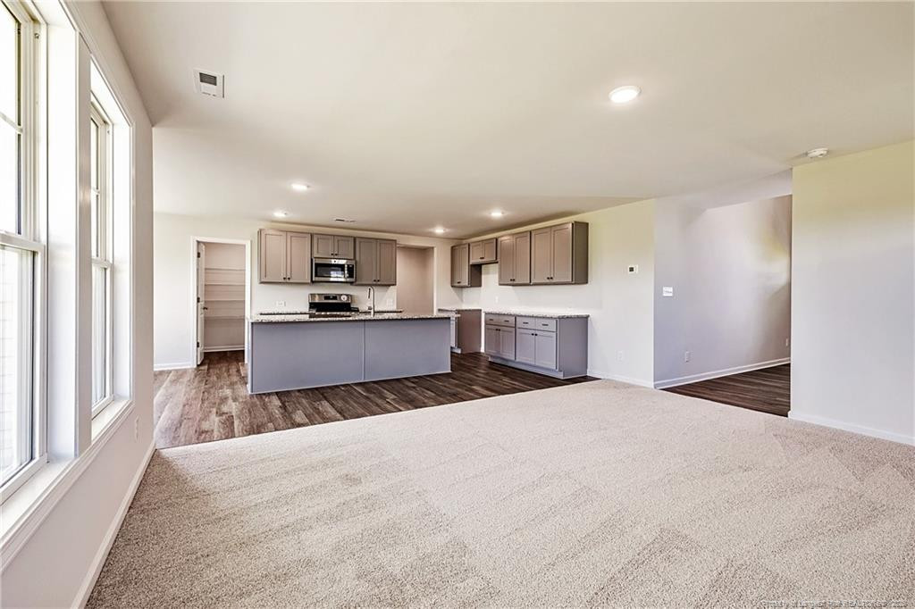 2121 Purebred Circle Property Photo 8