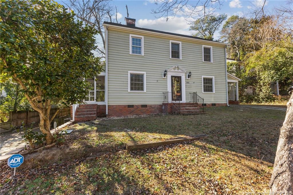 905 Clarendon Street Property Photo 3