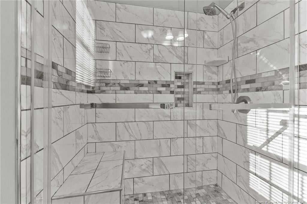 905 Clarendon Street Property Photo 19