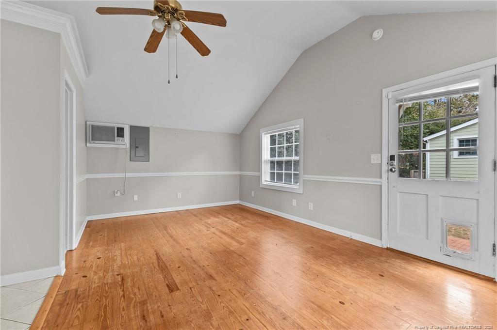 905 Clarendon Street Property Photo 47