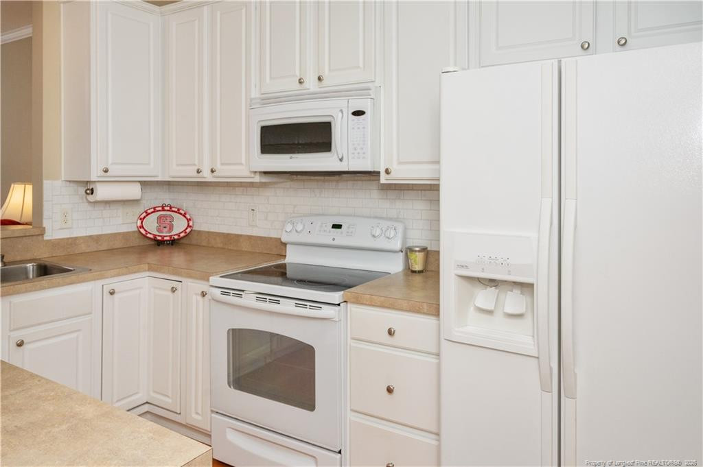 5229 Moonview Court Property Photo 9