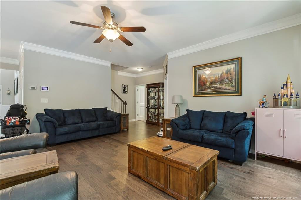 718 Creekside Drive Property Photo 8