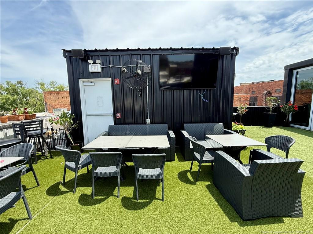 235 Hay Street Property Photo 8