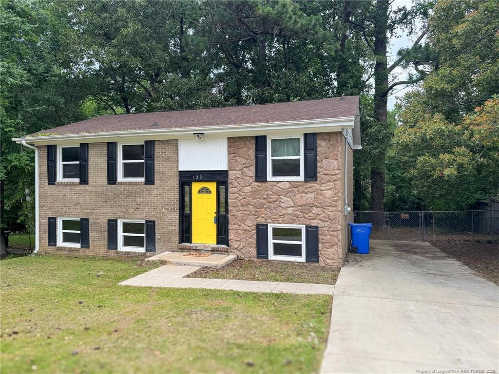 720 Burgoyne Drive Property Photo 2