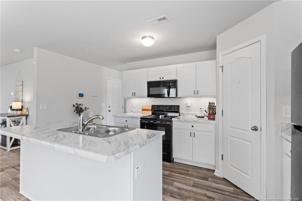 905 Sapphire Stone Lane Property Photo 12