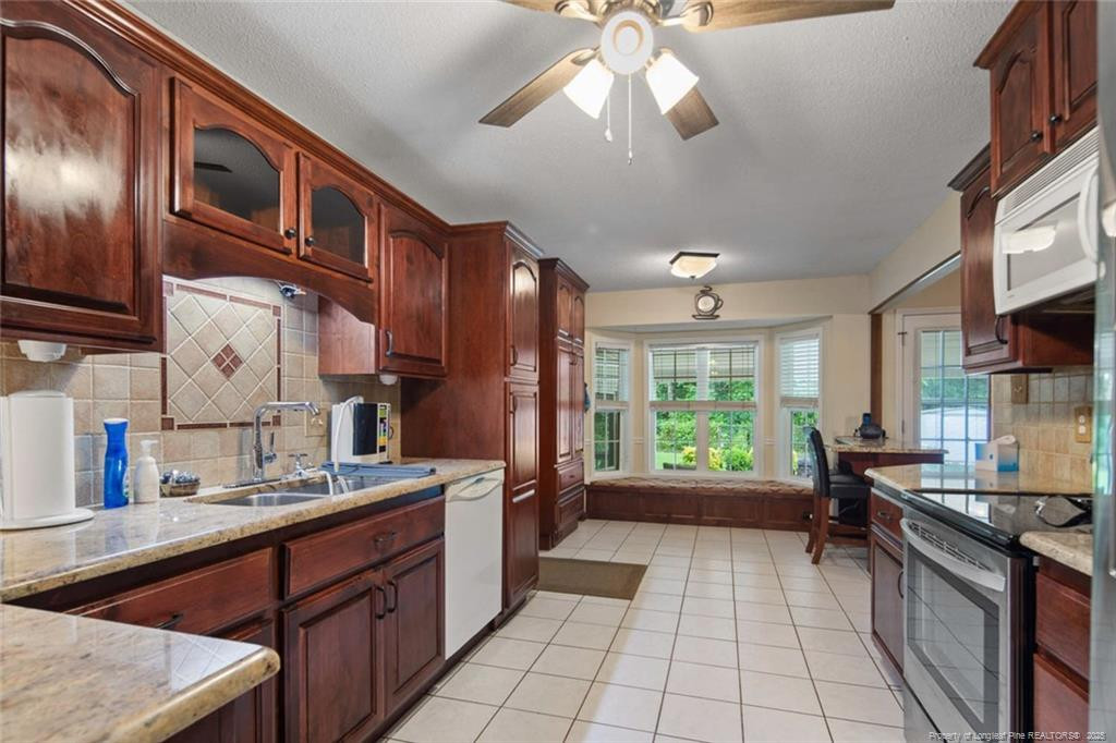 6192 Lakeway Drive Property Photo 7