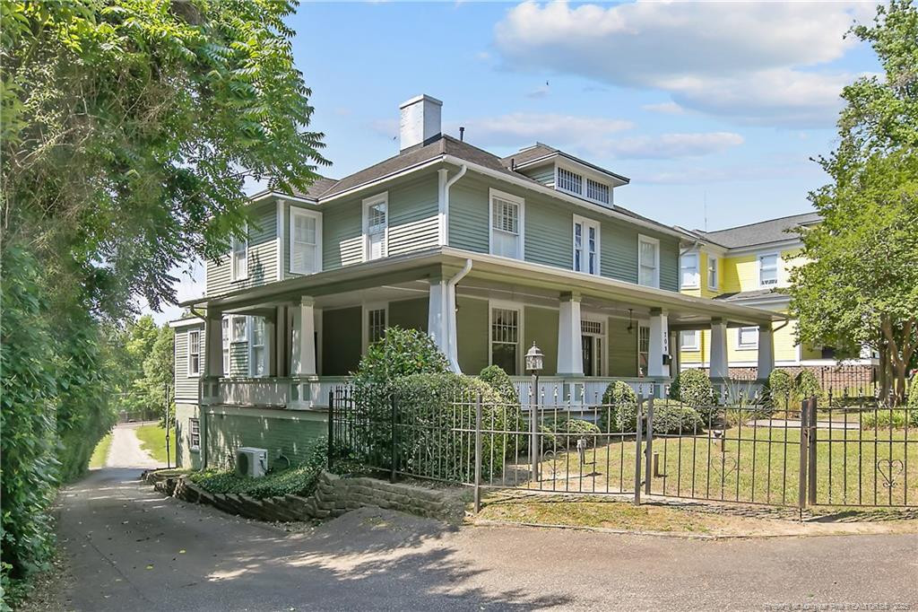 709 Hay Street Property Photo 2