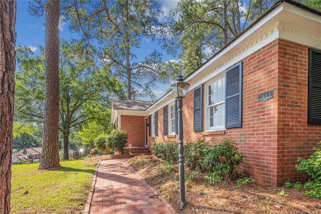 2613 N Edgewater Drive Property Photo 3