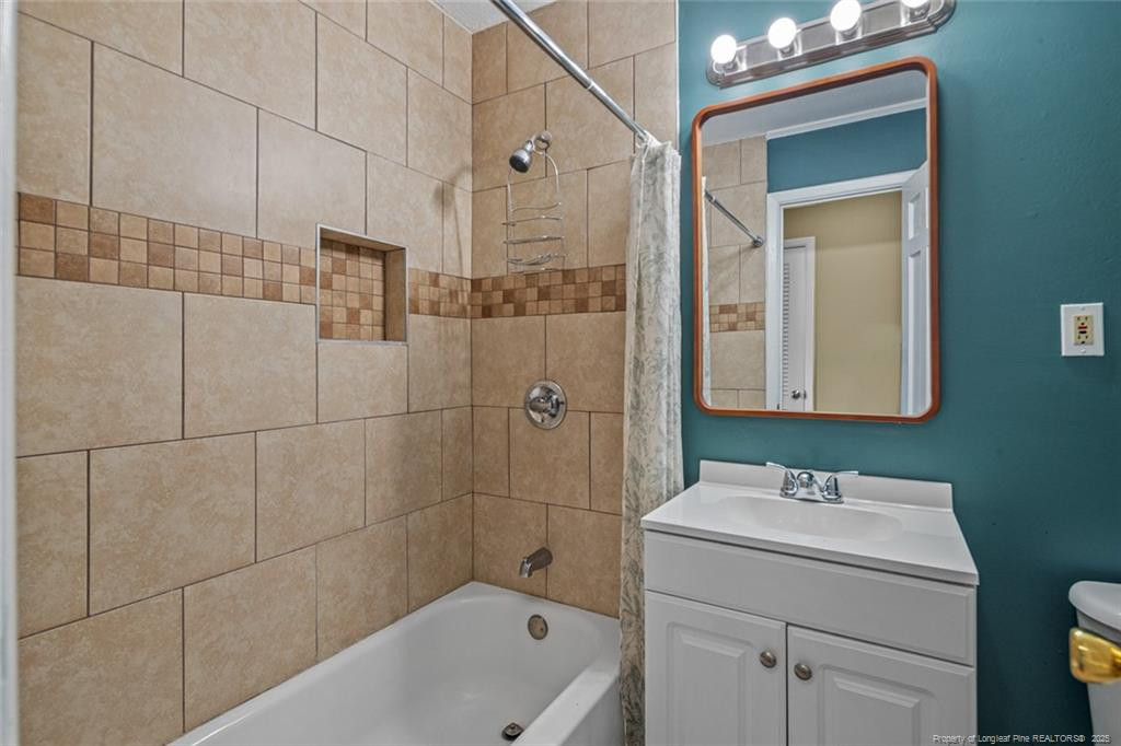 2613 N Edgewater Drive Property Photo 18