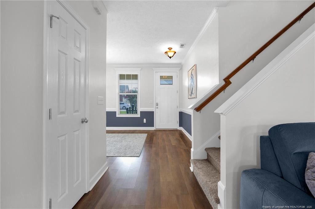2409 Crosshill Street Property Photo 6
