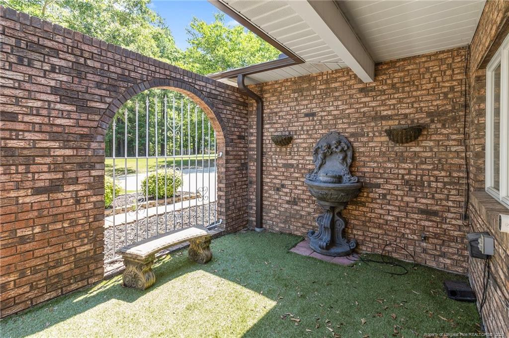 88 Traceway Property Photo 9