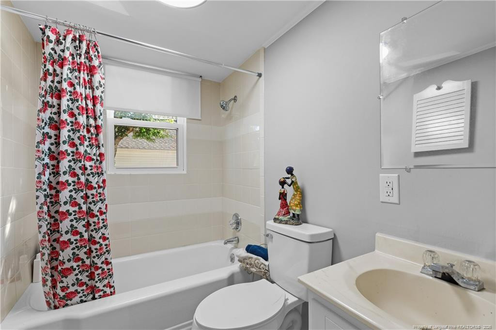 105 E I Street Property Photo 10