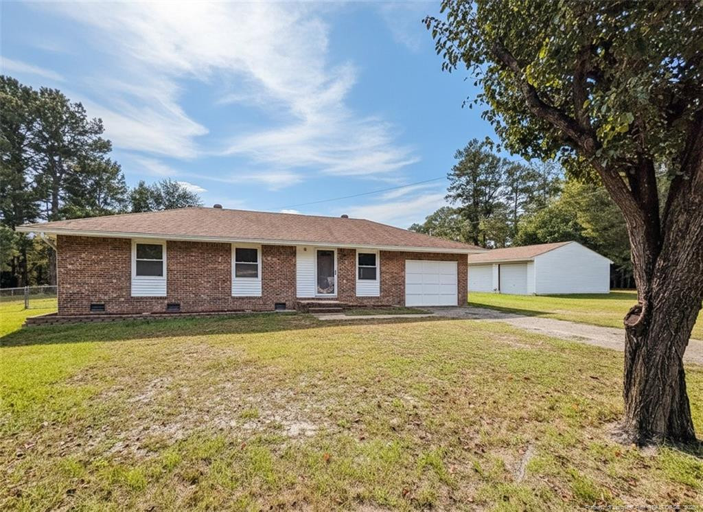 215 Lakeview Drive Property Photo 1