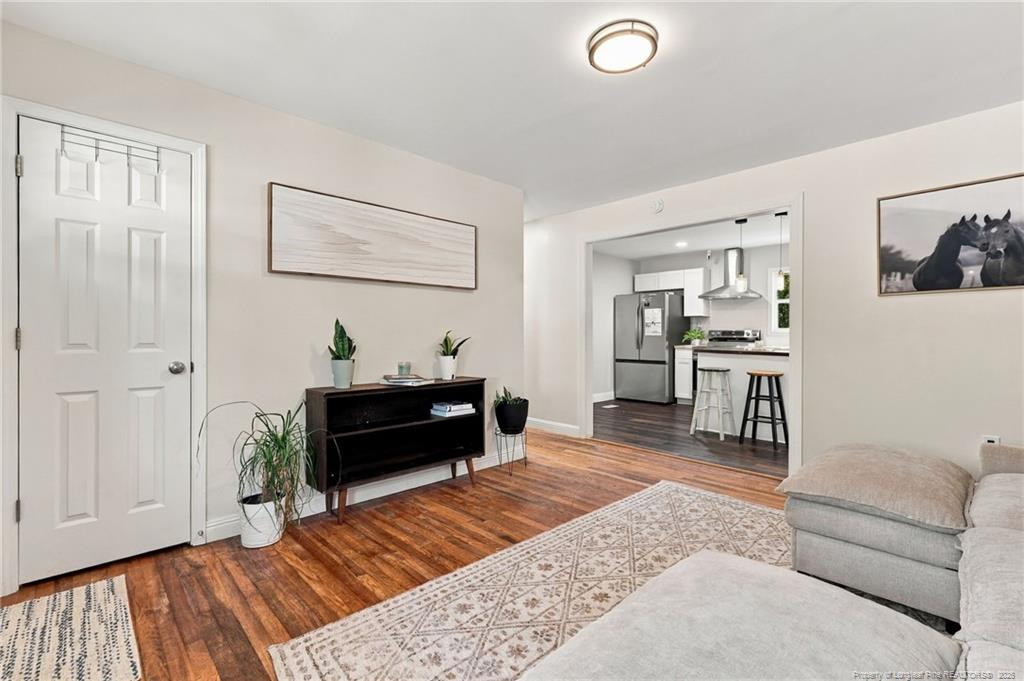 6129 Louise Street Property Photo 4