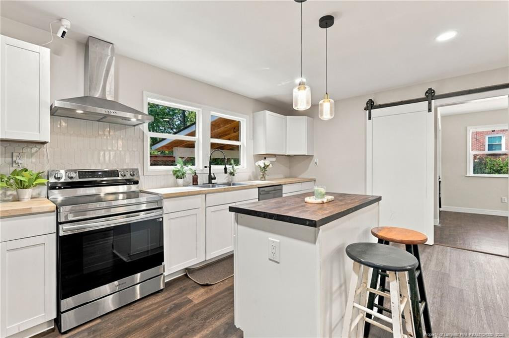 6129 Louise Street Property Photo 11