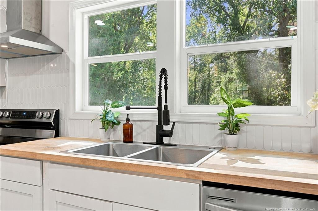 6129 Louise Street Property Photo 13