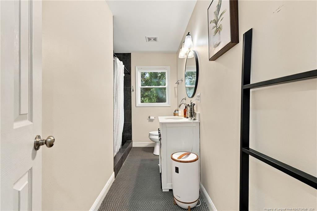 6129 Louise Street Property Photo 20