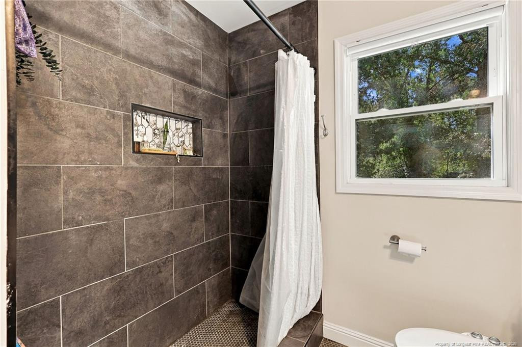 6129 Louise Street Property Photo 22