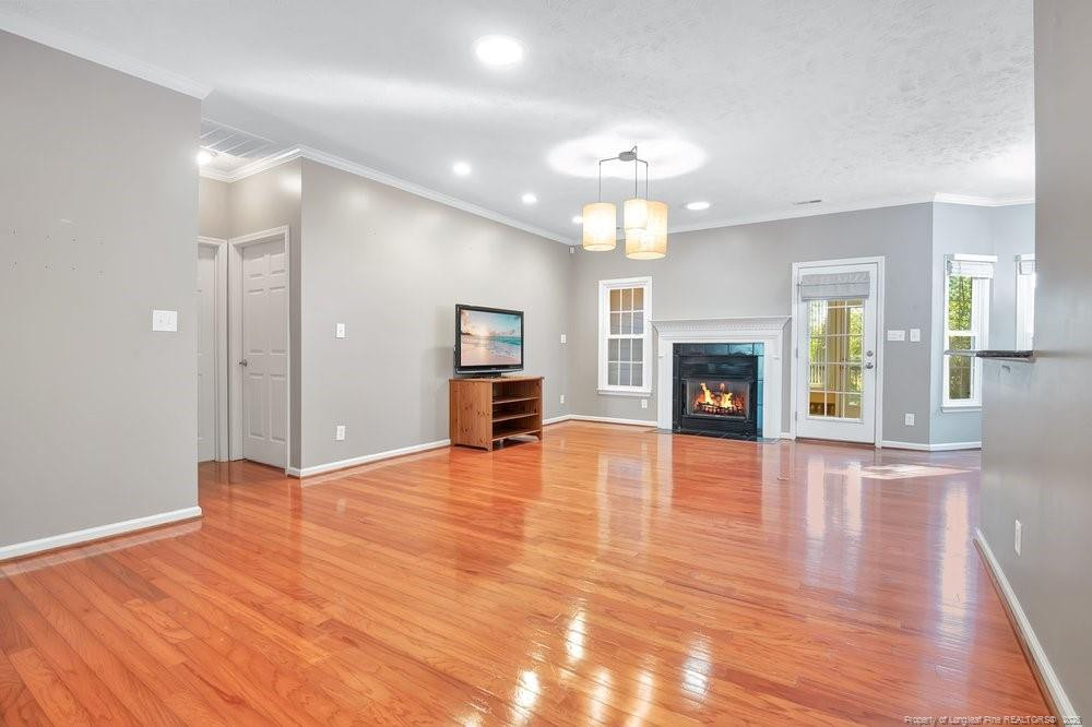 1527 Dixon Drive Property Photo 3