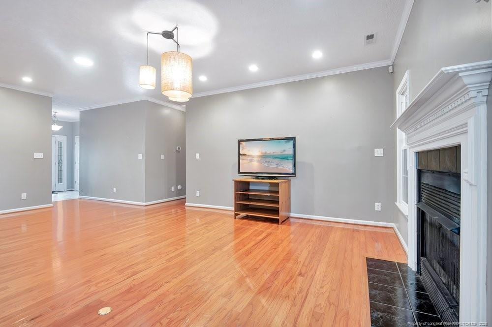 1527 Dixon Drive Property Photo 4