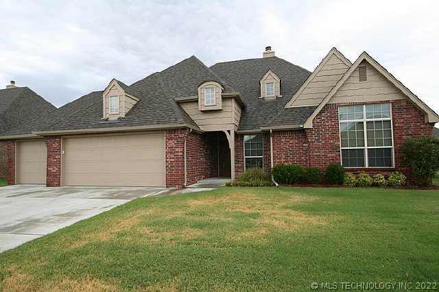 9301 N 95th Place Property Photo 1