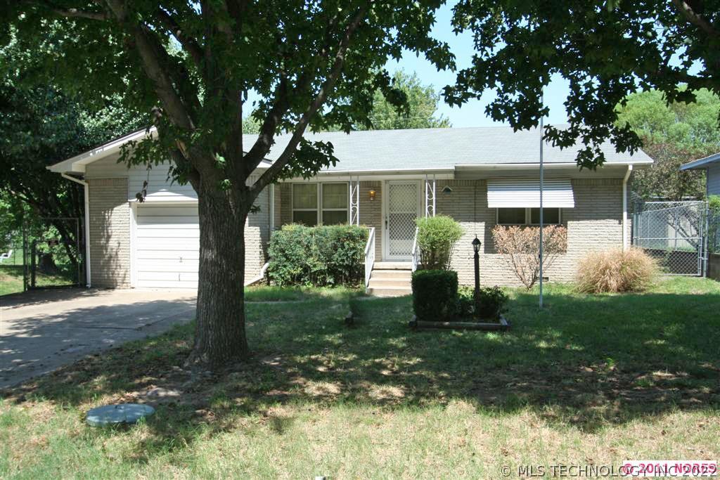 402 E Ft Worth Street Property Photo 1