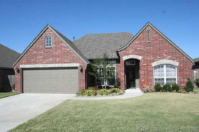 5012 E El Paso Street Property Photo 1