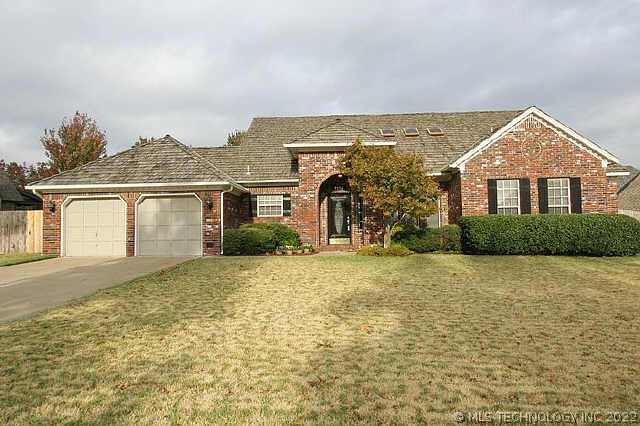 3704 S Orange Circle Property Photo 1