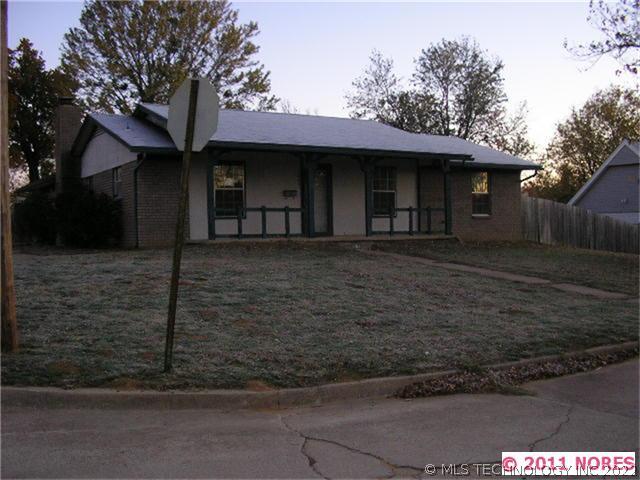 1003 E Courtney Avenue Property Photo 1