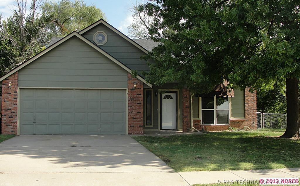 8915 N 121st East Avenue Property Photo 1