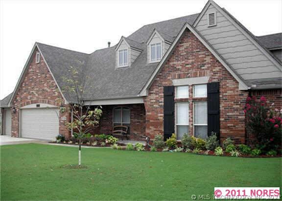 1725 E Dover Street Property Photo 1