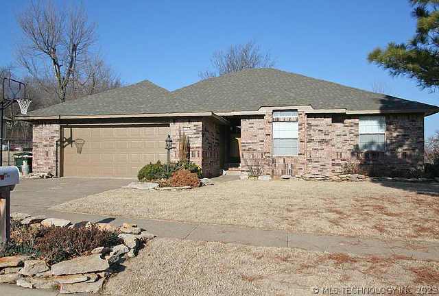 115 E 48th Street Property Photo 1