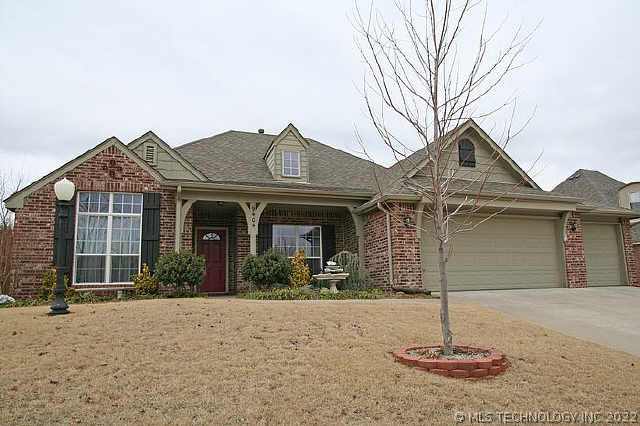 9404 N 104th East Avenue Property Photo 1