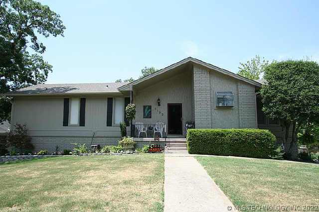 1102 Colleen Drive Property Photo 1