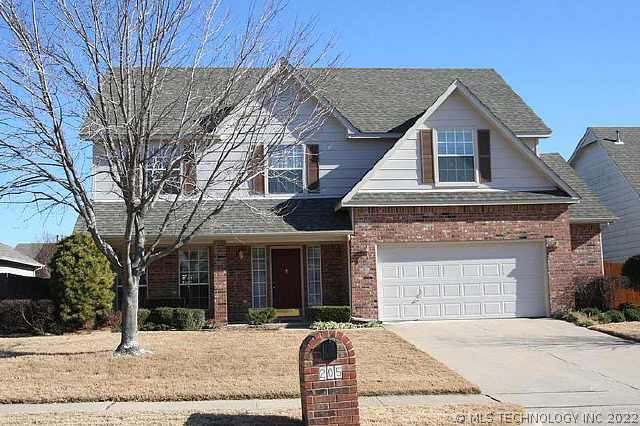 205 S Walnut Avenue Property Photo 1