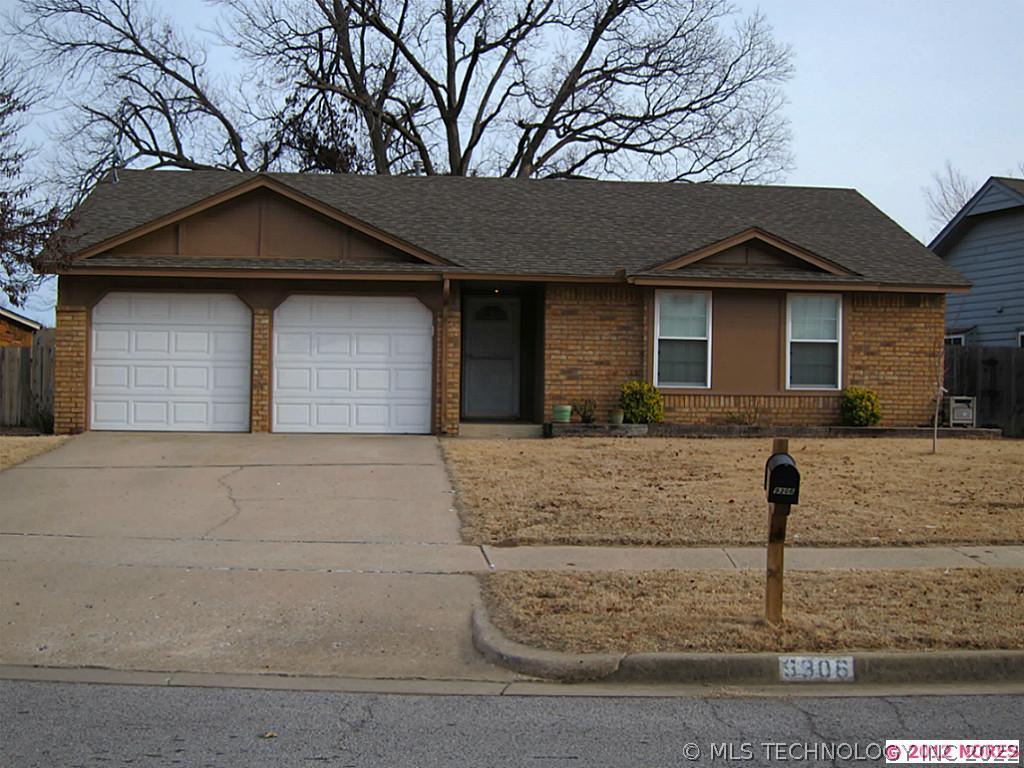 9306 E 100th Street Property Photo 1