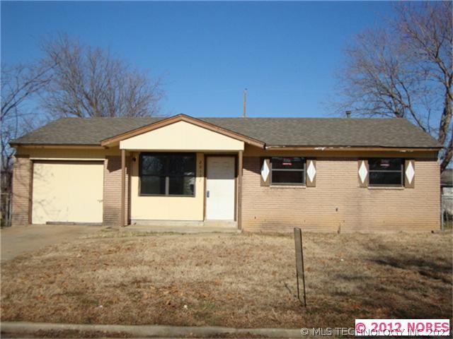 20127 E 2nd Street Property Photo 1