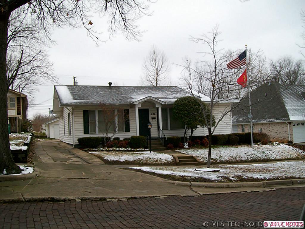 241 W 6th Avenue Property Photo 1