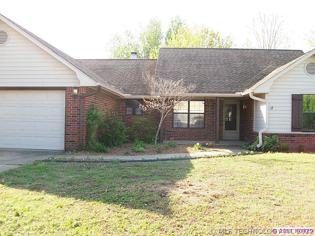2562 Highwood Drive Property Photo 1