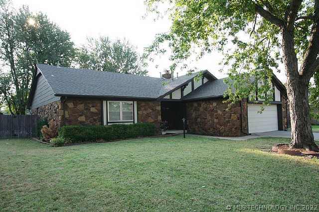 4101 S Maple Avenue Property Photo 1