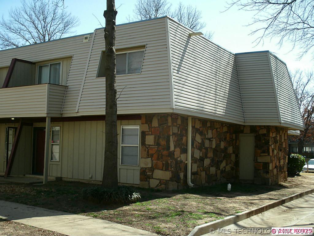 2213 E 67th Street 1401 Property Photo 1