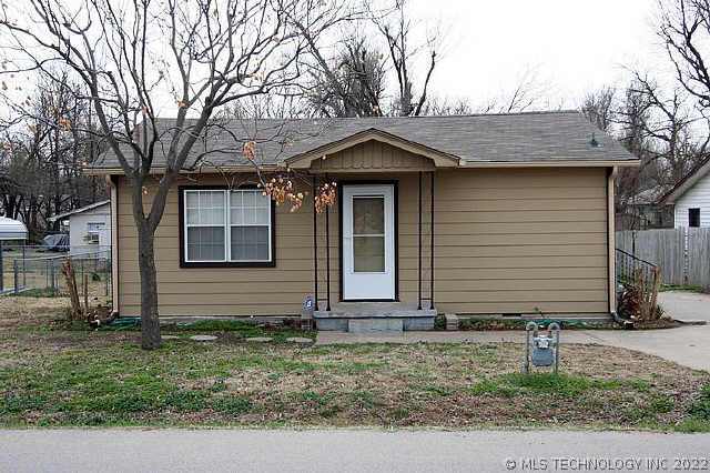 411 E Midway Street Property Photo 1