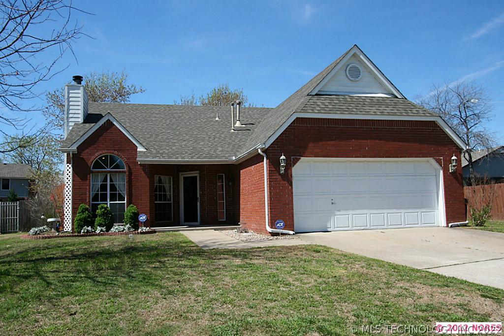 3904 S Oak Avenue Property Photo 1