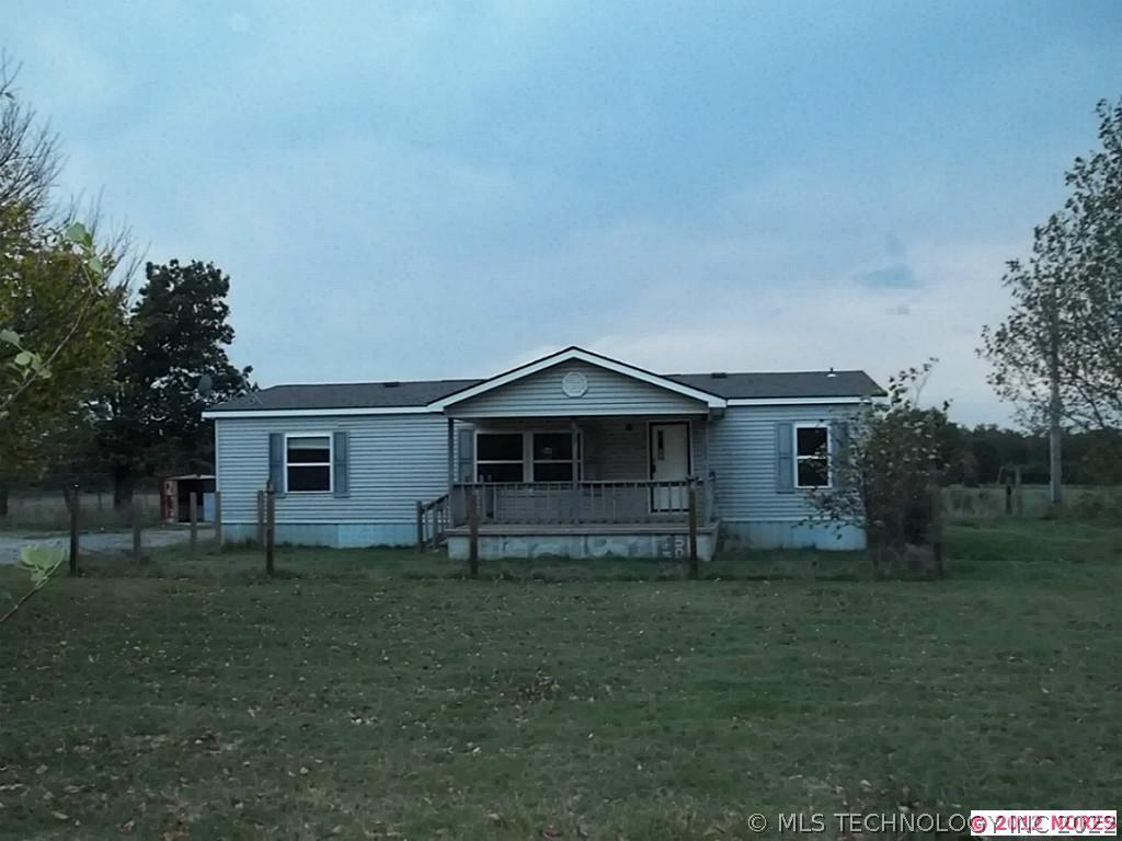 7601 S 700 Road Property Photo 1